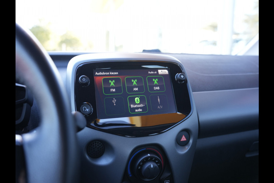 Toyota Aygo 1.0 VVT-i x-play | LED | Achteruitrijcamera | Apple Carplay/Android Auto |