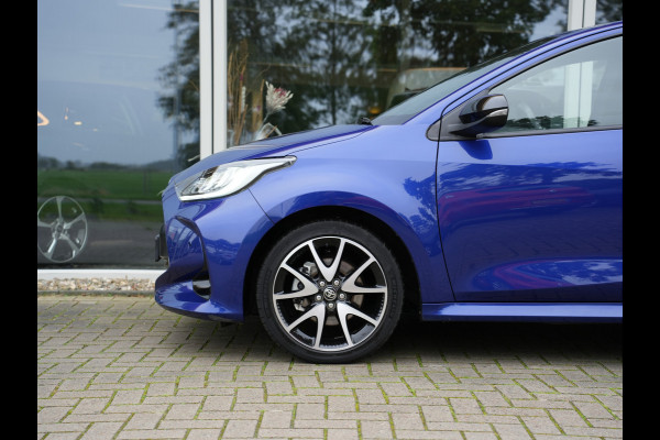 Toyota Yaris 1.5 Hybrid Executive | Head-up display | Draadloze telefoonlader | Voorstoelen verwarmd |
