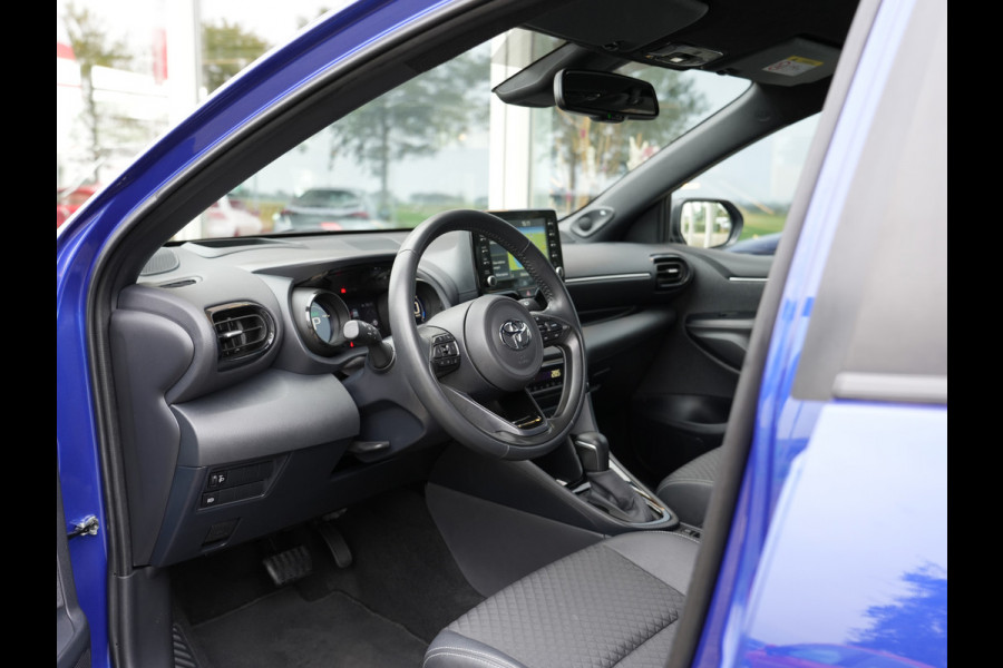 Toyota Yaris 1.5 Hybrid Executive | Head-up display | Draadloze telefoonlader | Voorstoelen verwarmd |