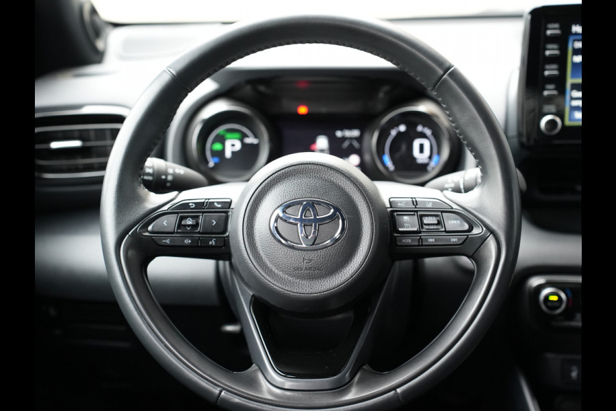 Toyota Yaris 1.5 Hybrid Executive | Head-up display | Draadloze telefoonlader | Voorstoelen verwarmd |