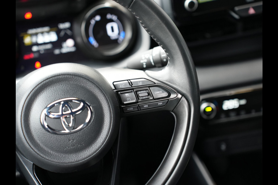 Toyota Yaris 1.5 Hybrid Executive | Head-up display | Draadloze telefoonlader | Voorstoelen verwarmd |