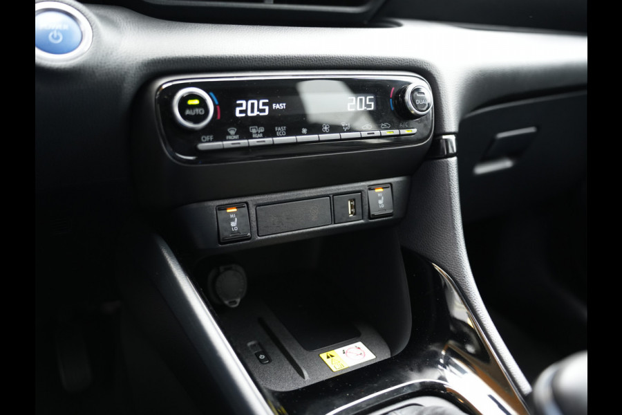 Toyota Yaris 1.5 Hybrid Executive | Head-up display | Draadloze telefoonlader | Voorstoelen verwarmd |