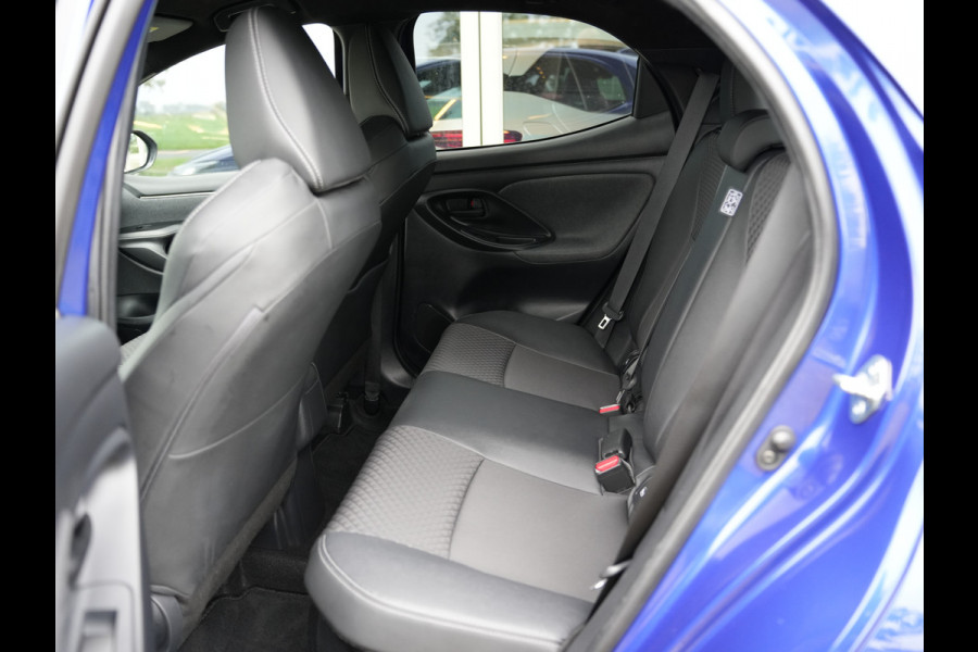 Toyota Yaris 1.5 Hybrid Executive | Head-up display | Draadloze telefoonlader | Voorstoelen verwarmd |