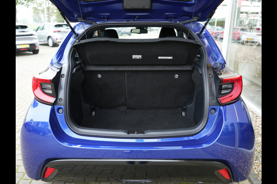 Toyota Yaris 1.5 Hybrid Executive | Head-up display | Draadloze telefoonlader | Voorstoelen verwarmd |