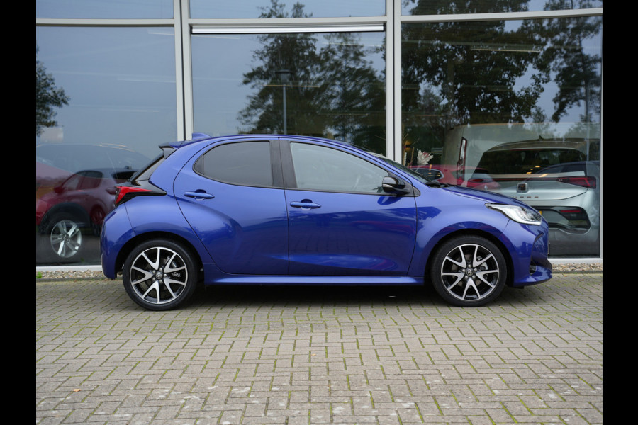 Toyota Yaris 1.5 Hybrid Executive | Head-up display | Draadloze telefoonlader | Voorstoelen verwarmd |