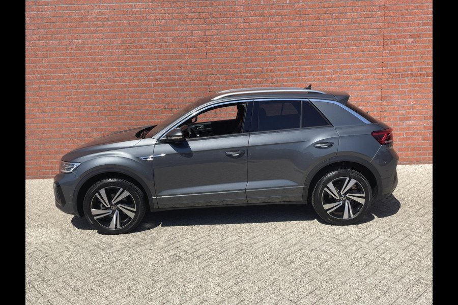 Volkswagen T-Roc 1.5 TSI 150pk DSG R-Line Navigatie Apple Carplay / Android Auto Parkeersensoren Afneembare trekhaak Park Assist Adaptive Cruise Control Elektrische achterklep Stoel- en stuurverwarming Climate Control Ledverlichting Virtual Cockpit