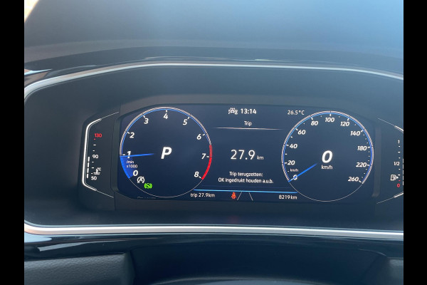 Volkswagen T-Roc 1.5 TSI 150pk DSG R-Line Navigatie Apple Carplay / Android Auto Parkeersensoren Afneembare trekhaak Park Assist Adaptive Cruise Control Elektrische achterklep Stoel- en stuurverwarming Climate Control Ledverlichting Virtual Cockpit