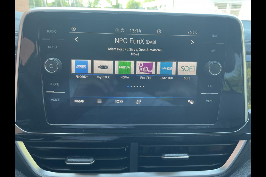 Volkswagen T-Roc 1.5 TSI 150pk DSG R-Line Navigatie Apple Carplay / Android Auto Parkeersensoren Afneembare trekhaak Park Assist Adaptive Cruise Control Elektrische achterklep Stoel- en stuurverwarming Climate Control Ledverlichting Virtual Cockpit