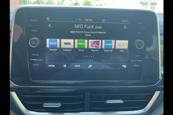 Volkswagen T-Roc 1.5 TSI 150pk DSG R-Line Navigatie Apple Carplay / Android Auto Parkeersensoren Afneembare trekhaak Park Assist Adaptive Cruise Control Elektrische achterklep Stoel- en stuurverwarming Climate Control Ledverlichting Virtual Cockpit