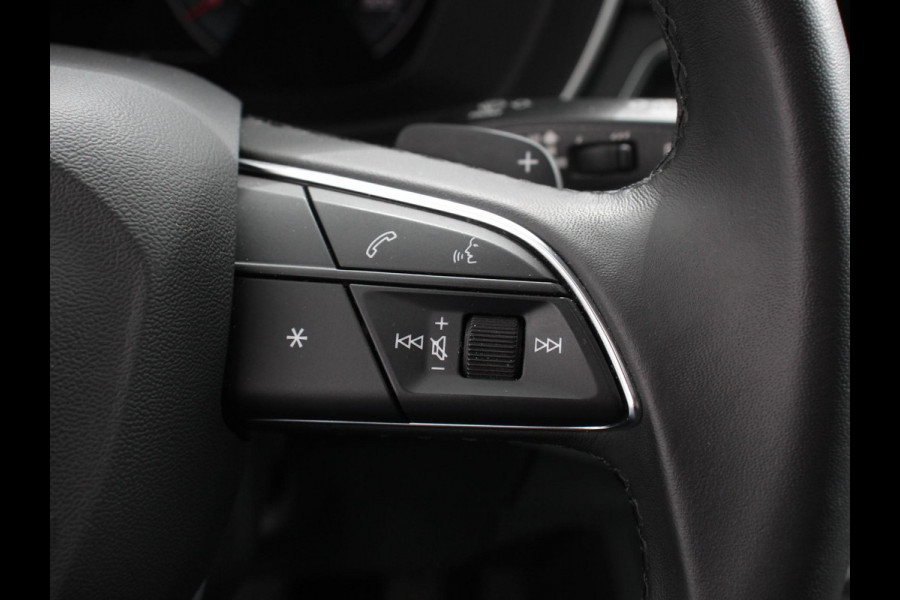 Audi A4 Avant 40 TFSI 205pk Automaat S Line Plus Navigatie Climate Control Cruise control Lichtmetalen velgen Stoelverwarming Parkeersensoren Elektrische achterklep