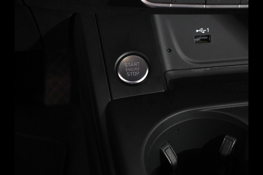 Audi A4 Avant 40 TFSI 205pk Automaat S Line Plus Navigatie Climate Control Cruise control Lichtmetalen velgen Stoelverwarming Parkeersensoren Elektrische achterklep