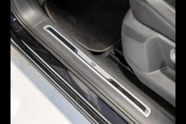 Volkswagen Tiguan 1.5 TSI 2x R-Line Business+ / 150pk / Trekhaak / NAP / Rondomzicht camera / Keyless /