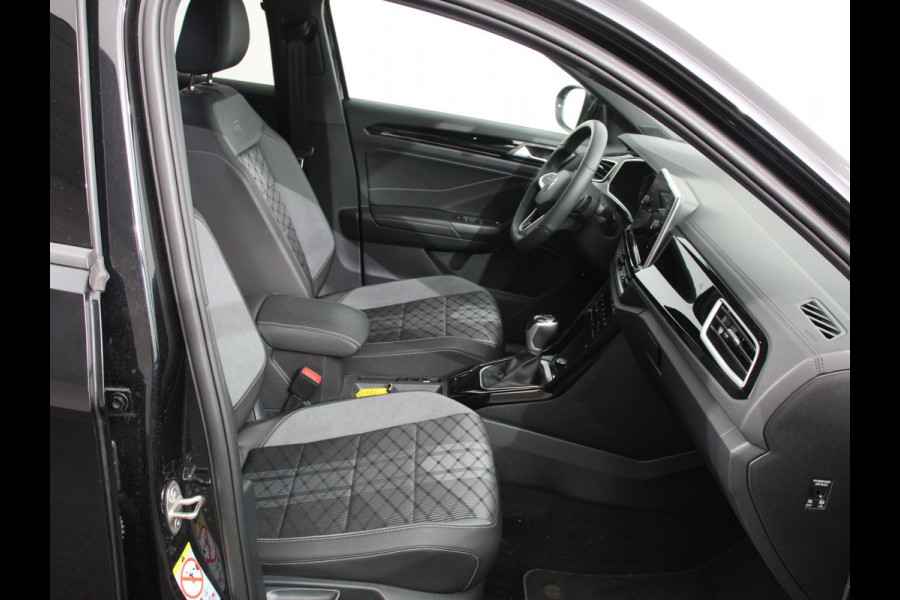 Volkswagen T-Roc 1.5 eTsi R-Line Edition Automaat Navigatie Apple Carplay/Android Auto Camera Parkeersensoren Adaptive Cruise Control Stoelverwarming Virtual Cockpit Elektrische achterklep Getinte ramen Climate Control