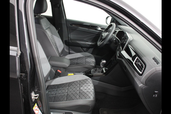 Volkswagen T-Roc 1.5 eTsi R-Line Edition Automaat Navigatie Apple Carplay/Android Auto Camera Parkeersensoren Adaptive Cruise Control Stoelverwarming Virtual Cockpit Elektrische achterklep Getinte ramen Climate Control