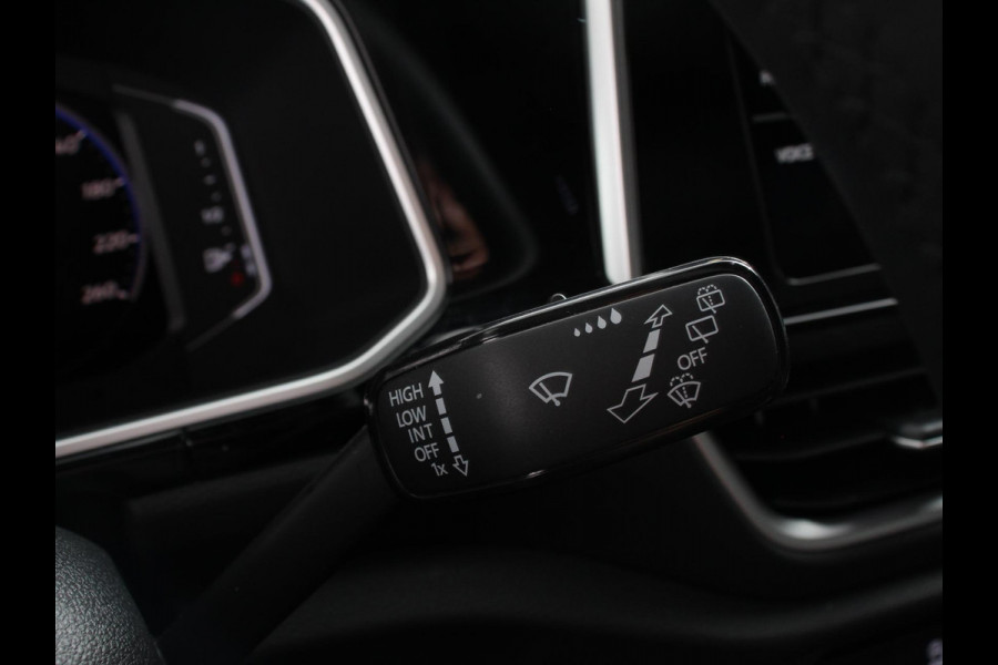 Volkswagen T-Roc 1.5 eTsi R-Line Edition Automaat Navigatie Apple Carplay/Android Auto Camera Parkeersensoren Adaptive Cruise Control Stoelverwarming Virtual Cockpit Elektrische achterklep Getinte ramen Climate Control