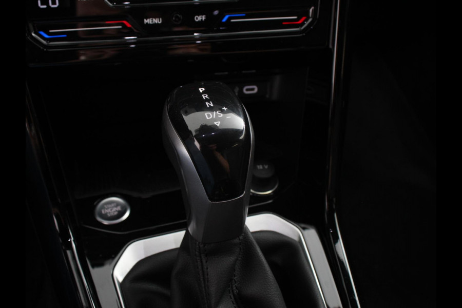 Volkswagen T-Roc 1.5 eTsi R-Line Edition Automaat Navigatie Apple Carplay/Android Auto Camera Parkeersensoren Adaptive Cruise Control Stoelverwarming Virtual Cockpit Elektrische achterklep Getinte ramen Climate Control