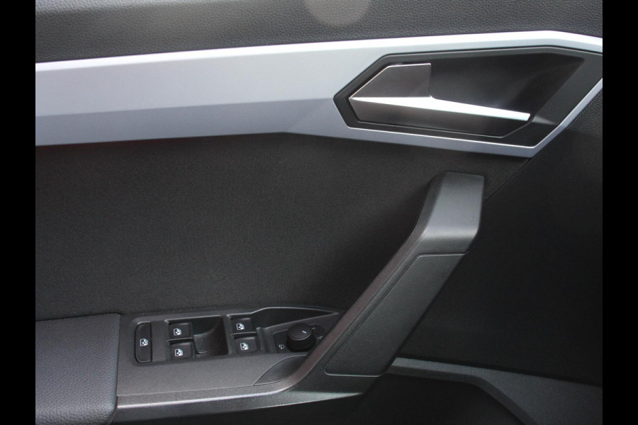 Seat Ibiza 1.0 TSI 110pk DSG FR Automaat Navigatie Apple Carplay/Android Auto Camera Parkeersensoren Adaptive cruise control Keyless Entry/Start Virtual Cockpit Stoelverwarming Ledverlichting Getinte ramen