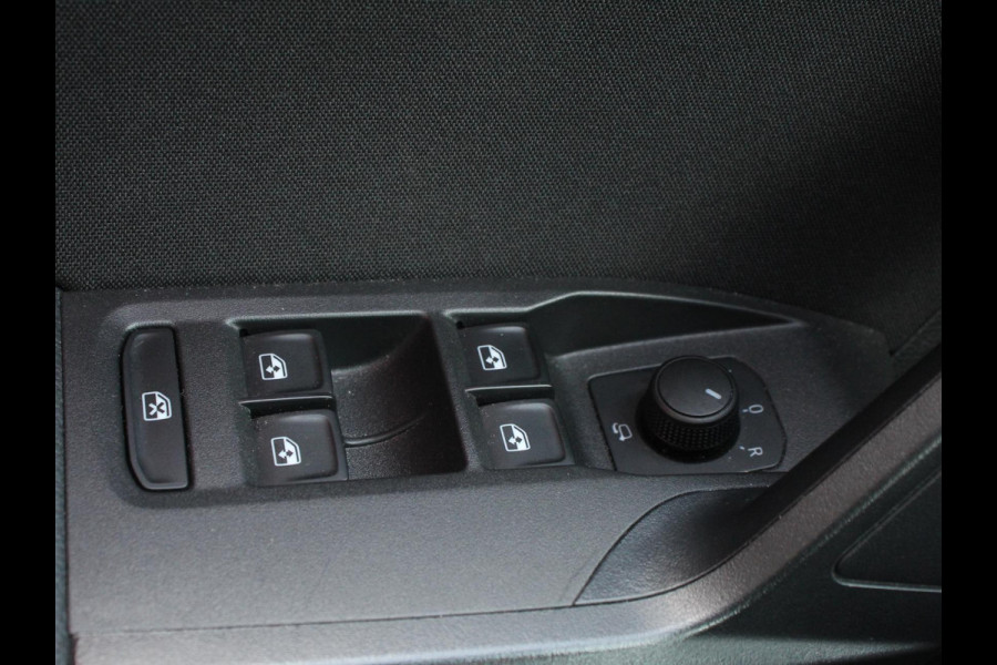 Seat Ibiza 1.0 TSI 110pk DSG FR Automaat Navigatie Apple Carplay/Android Auto Camera Parkeersensoren Adaptive cruise control Keyless Entry/Start Virtual Cockpit Stoelverwarming Ledverlichting Getinte ramen