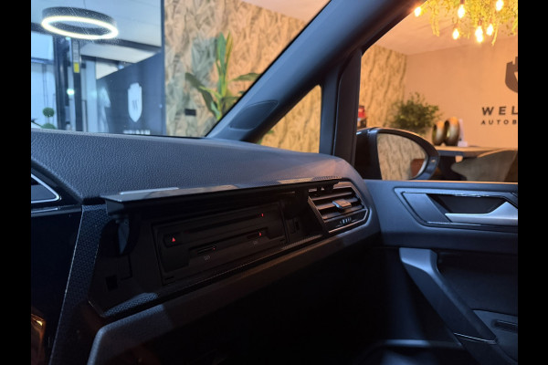 Volkswagen Touran 1.5 TSI United Garantie Trekhaak Xenon Acc Navi Stoelverwarming Rijklaar