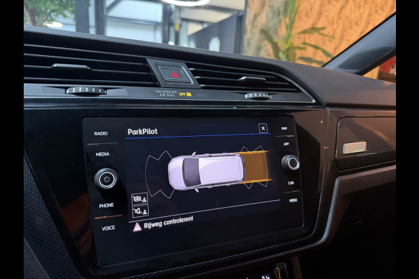 Volkswagen Touran 1.5 TSI United Garantie Trekhaak Xenon Acc Navi Stoelverwarming Rijklaar