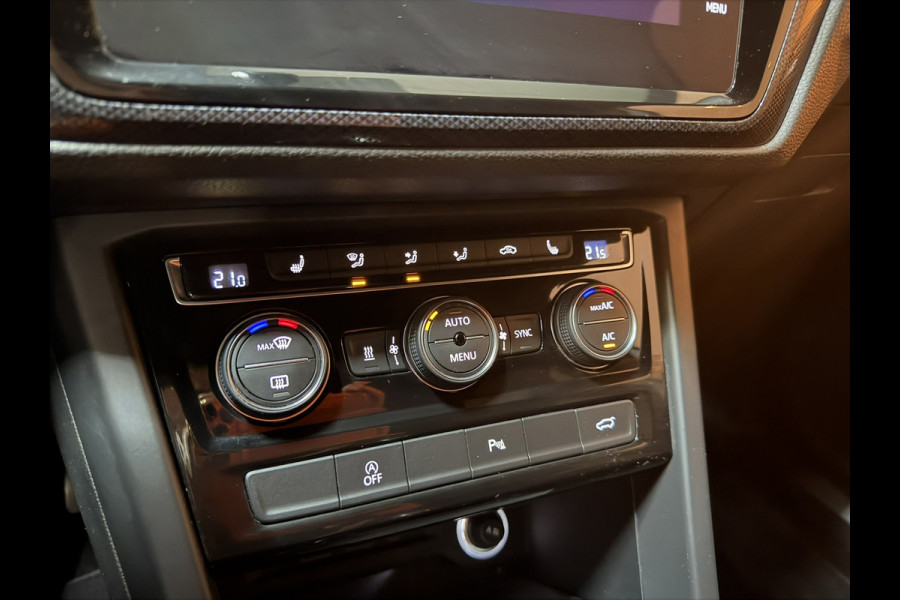 Volkswagen Touran 1.5 TSI United Garantie Trekhaak Xenon Acc Navi Stoelverwarming Rijklaar