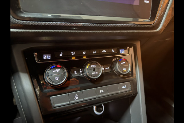 Volkswagen Touran 1.5 TSI United Garantie Trekhaak Xenon Acc Navi Stoelverwarming Rijklaar