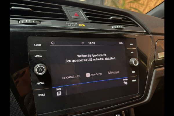 Volkswagen Touran 1.5 TSI United Garantie Trekhaak Xenon Acc Navi Stoelverwarming Rijklaar