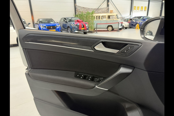 Volkswagen Touran 1.5 TSI United Garantie Trekhaak Xenon Acc Navi Stoelverwarming Rijklaar