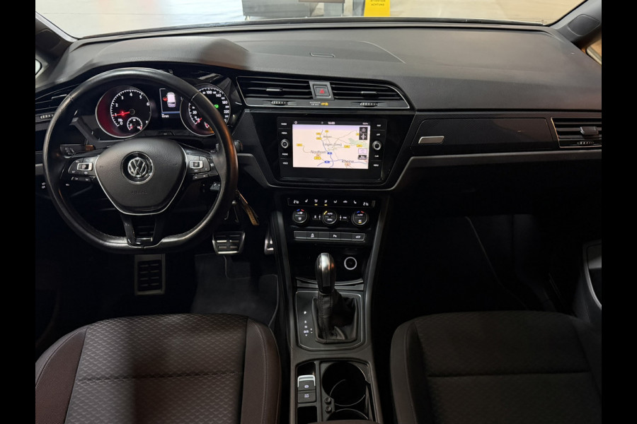 Volkswagen Touran 1.5 TSI United Garantie Trekhaak Xenon Acc Navi Stoelverwarming Rijklaar