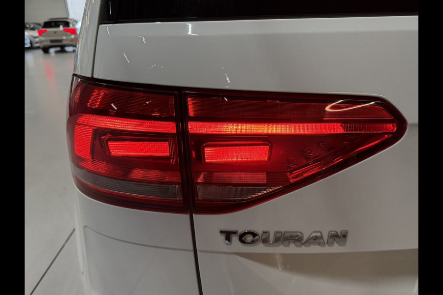 Volkswagen Touran 1.5 TSI United Garantie Trekhaak Xenon Acc Navi Stoelverwarming Rijklaar