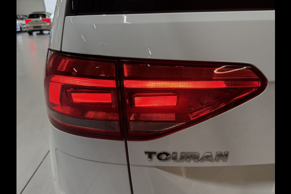 Volkswagen Touran 1.5 TSI United Garantie Trekhaak Xenon Acc Navi Stoelverwarming Rijklaar