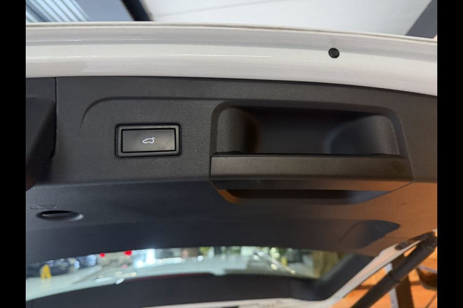 Volkswagen Touran 1.5 TSI United Garantie Trekhaak Xenon Acc Navi Stoelverwarming Rijklaar