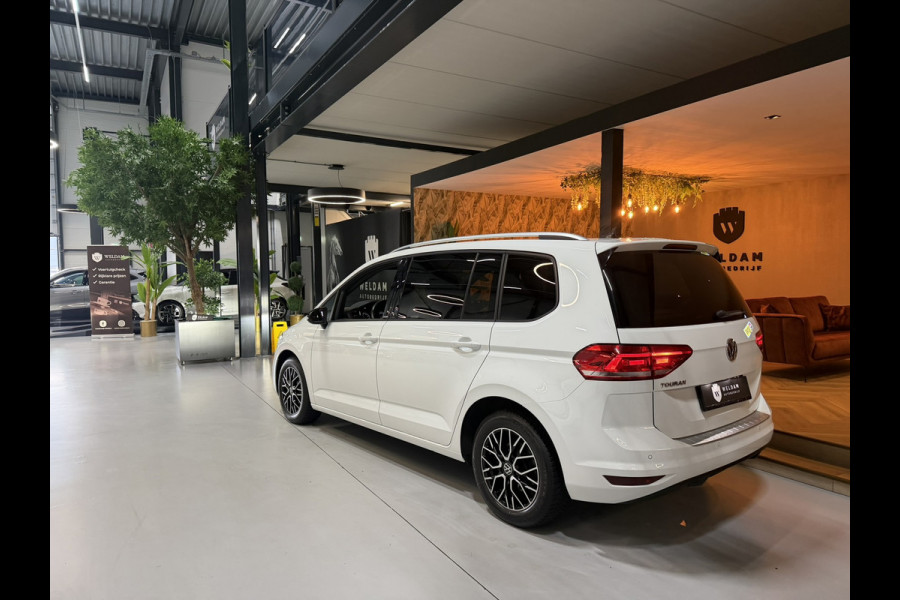 Volkswagen Touran 1.5 TSI United Garantie Trekhaak Xenon Acc Navi Stoelverwarming Rijklaar