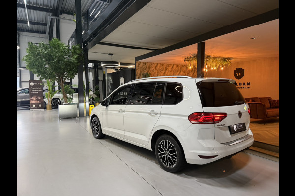 Volkswagen Touran 1.5 TSI United Garantie Trekhaak Xenon Acc Navi Stoelverwarming Rijklaar
