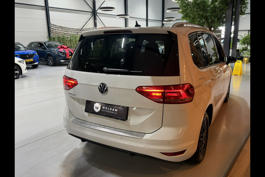 Volkswagen Touran 1.5 TSI United Garantie Trekhaak Xenon Acc Navi Stoelverwarming Rijklaar