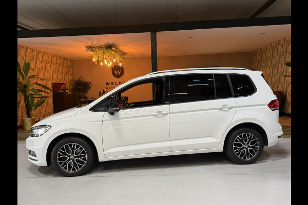 Volkswagen Touran 1.5 TSI United Garantie Trekhaak Xenon Acc Navi Stoelverwarming Rijklaar