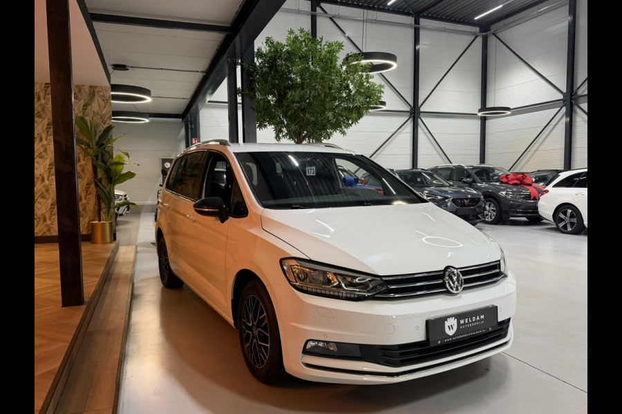 Volkswagen Touran 1.5 TSI United Garantie Trekhaak Xenon Acc Navi Stoelverwarming Rijklaar
