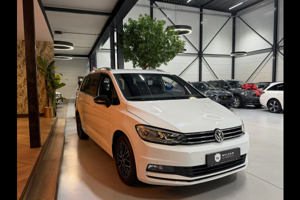 Volkswagen Touran 1.5 TSI United Garantie Trekhaak Xenon Acc Navi Stoelverwarming Rijklaar