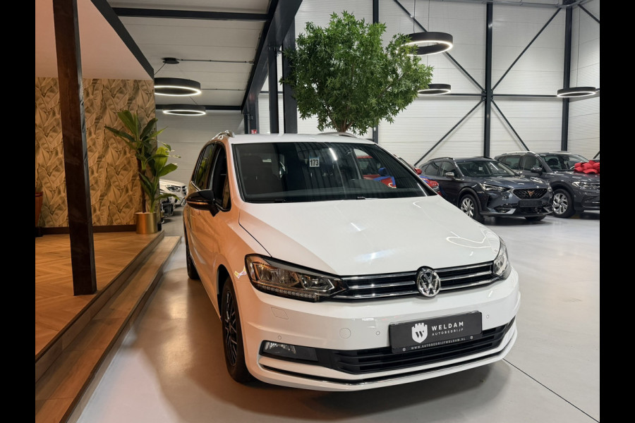 Volkswagen Touran 1.5 TSI United Garantie Trekhaak Xenon Acc Navi Stoelverwarming Rijklaar