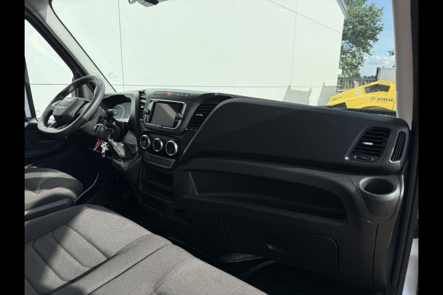 Iveco Daily 35C16 3.0 160PK Bakwagen Laadklep Zijdeur Camera Climate Control Bluetooth Luchtgeveerde stoel Meubelbak Koffer