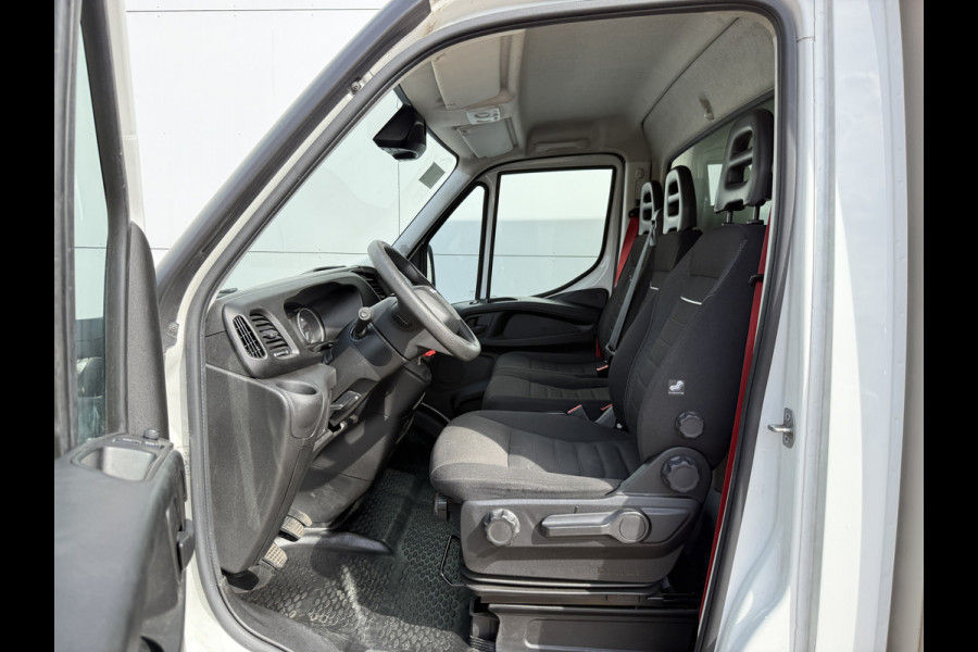 Iveco Daily 35C16 3.0 160PK Bakwagen Laadklep Zijdeur Camera Climate Control Bluetooth Luchtgeveerde stoel Meubelbak Koffer