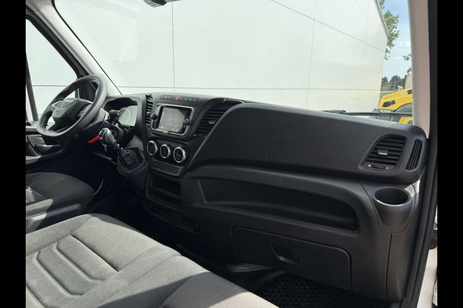Iveco Daily 35C16 3.0 160PK Bakwagen Laadklep Zijdeur Camera Climate Control Bluetooth Luchtgeveerde stoel Meubelbak Koffer
