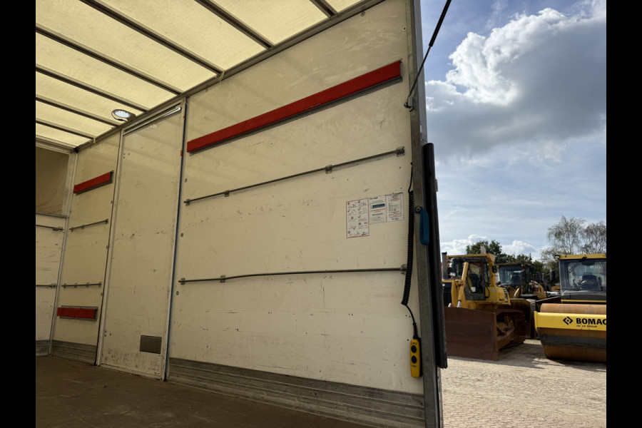 Iveco Daily 35C16 3.0 160PK Bakwagen Laadklep Zijdeur Camera Climate Control Bluetooth Luchtgeveerde stoel Meubelbak Koffer