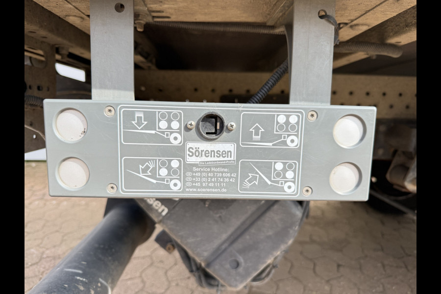 Iveco Daily 35C16 3.0 160PK Bakwagen Laadklep Zijdeur Camera Climate Control Bluetooth Luchtgeveerde stoel Meubelbak Koffer