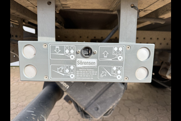 Iveco Daily 35C16 3.0 160PK Bakwagen Laadklep Zijdeur Camera Climate Control Bluetooth Luchtgeveerde stoel Meubelbak Koffer