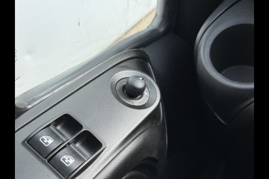 Iveco Daily 35C16 3.0 160PK Bakwagen Laadklep Zijdeur Camera Climate Control Bluetooth Luchtgeveerde stoel Meubelbak Koffer