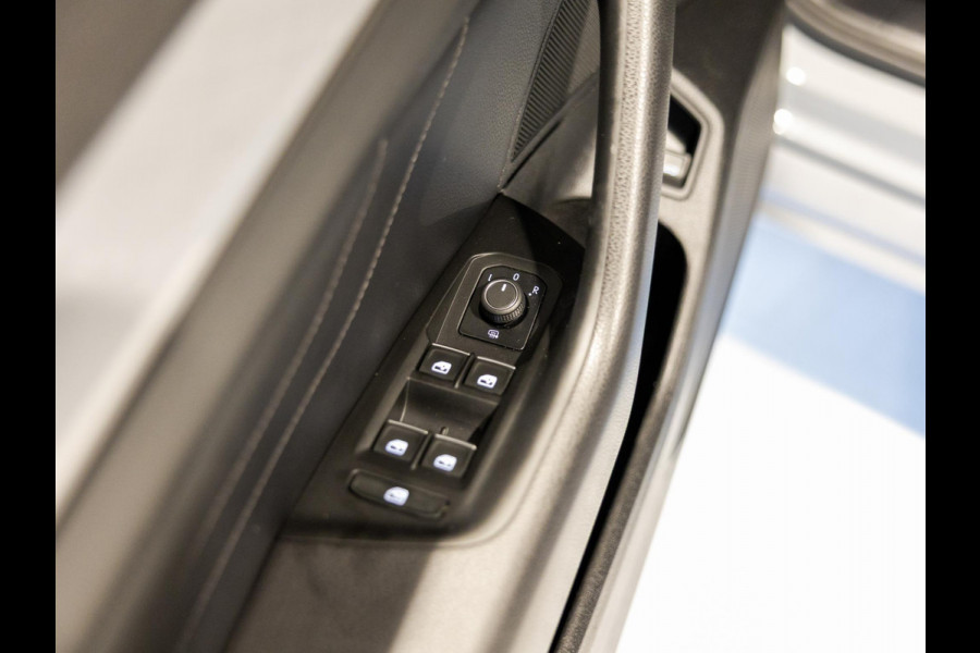 Volkswagen Passat Variant 1.4 TSI PHEV GTE Business SOH 94% / 218pk / NAP / Leder / Achteruitrij camera / IQ LED /