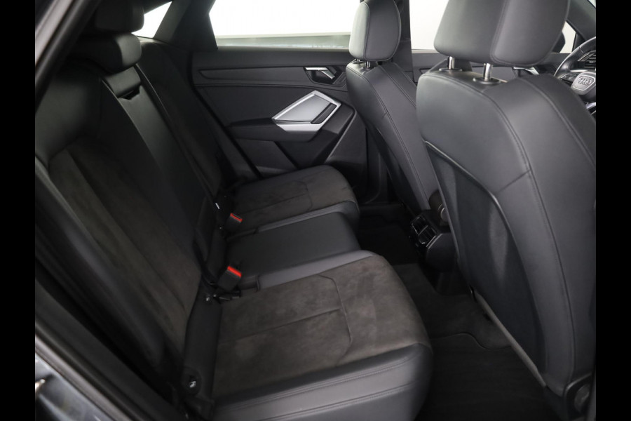 Audi Q3 Sportback 45 TFSI e S Edition 245pk | Panoramadak | Navigatie | Stoelverwarming | Afgevlakt stuurwiel | Parkeercamera