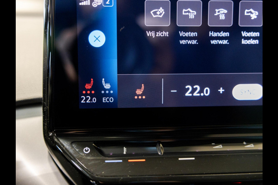 Volkswagen ID.4 Life 77 kWh SOH 90% / 204pk / NAP / Achteruitrij camera / Voorruit verwarming / Stoelverwarming /