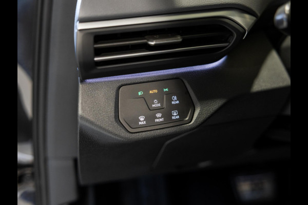 Volkswagen ID.4 Life 77 kWh SOH 90% / 204pk / NAP / Achteruitrij camera / Voorruit verwarming / Stoelverwarming /